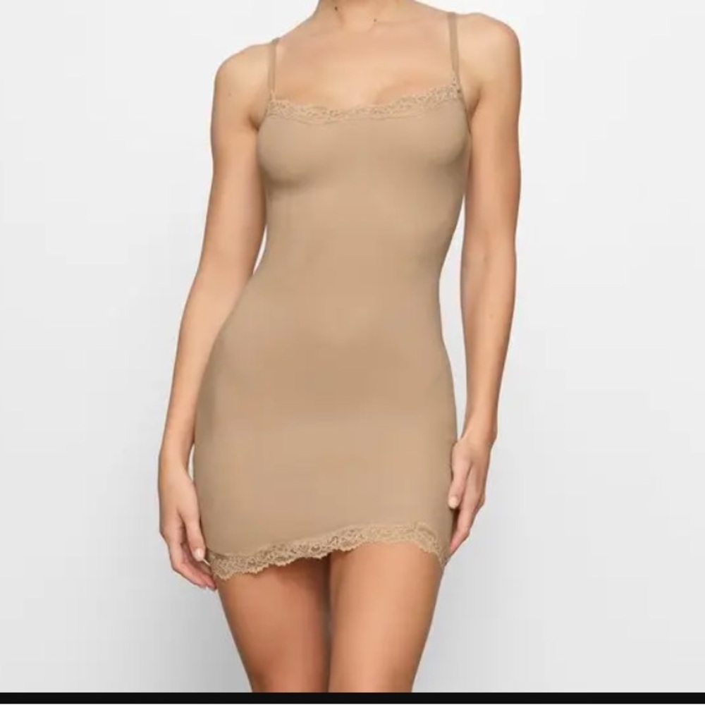 ✨ SKIMS Fits Everybody Lace  Slip Dress | Sienna | M | NWT